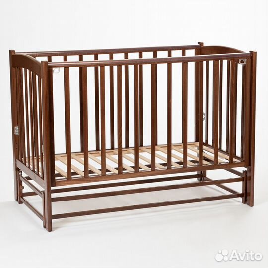 Кровать детская с маятником