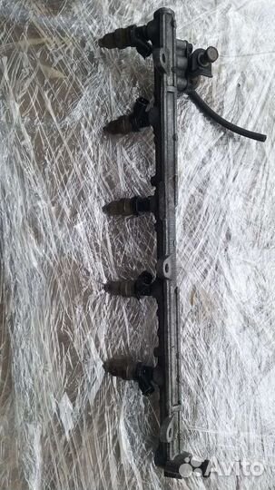 Форсунка тойота 2325046010 toyota рампа топливная