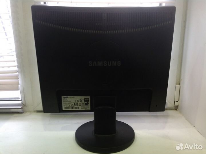 Samsung SyncMaster 943n (19'')