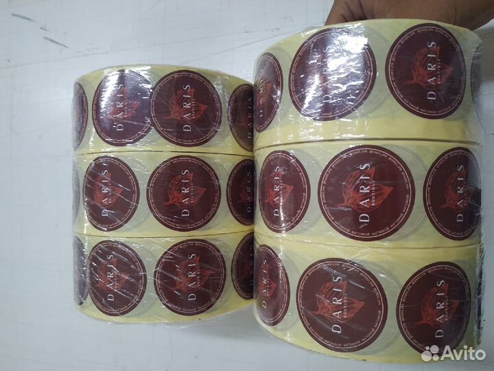 Печать наклеек и этикеток с логотипом