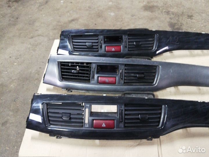 Центральная консоль торпеды Mitsubishi lancer 9