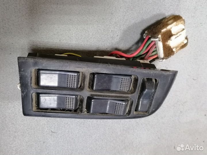 Блок упр. стеклоподъемник. Mitsubishi Mirage 1991