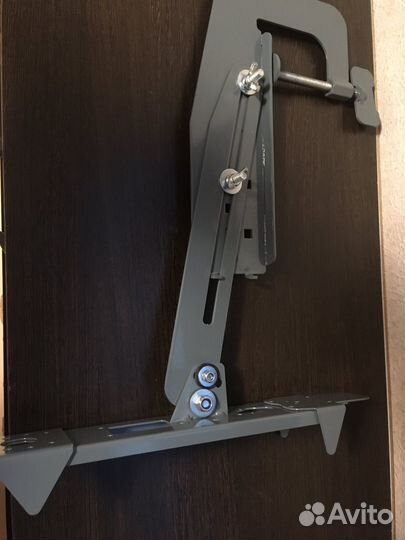 Струбцина крепления и держатель датчика эхолота