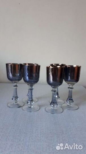 Фужеры из тёмного стекла
