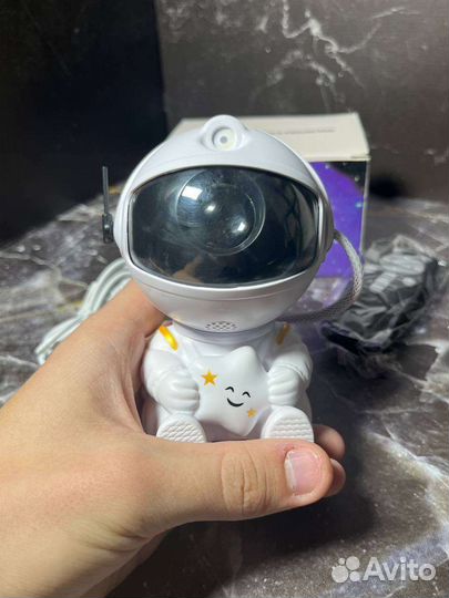 Проектор ночной неба космонавт