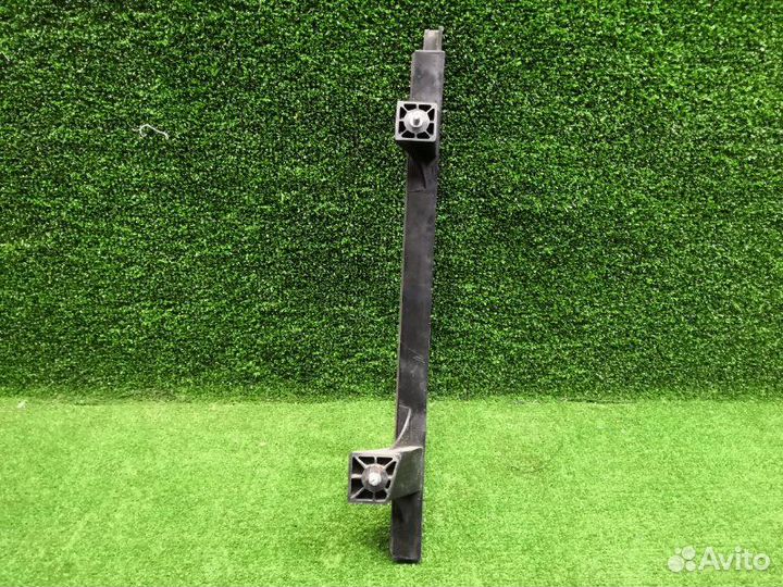 Направляющая стекла задняя правая Hyundai Ix35 LM