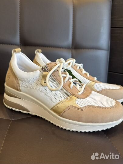 Кроссовки 38 кожаные перфорированные новые