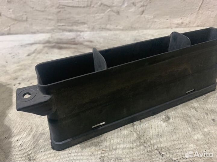 Воздухозаборник (наружный) Volkswagen Golf Vi