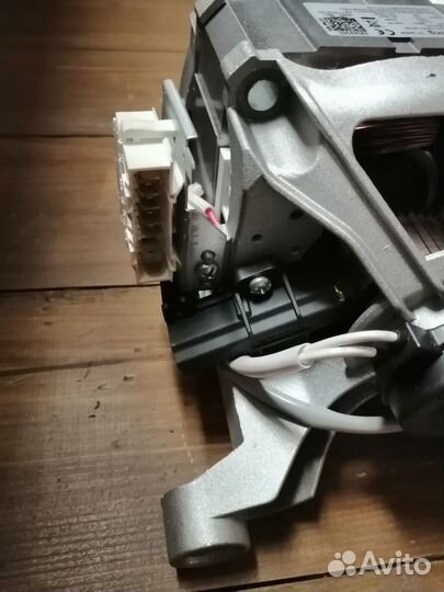 Мотор (двигатель ) Стиральной Машины 32042053