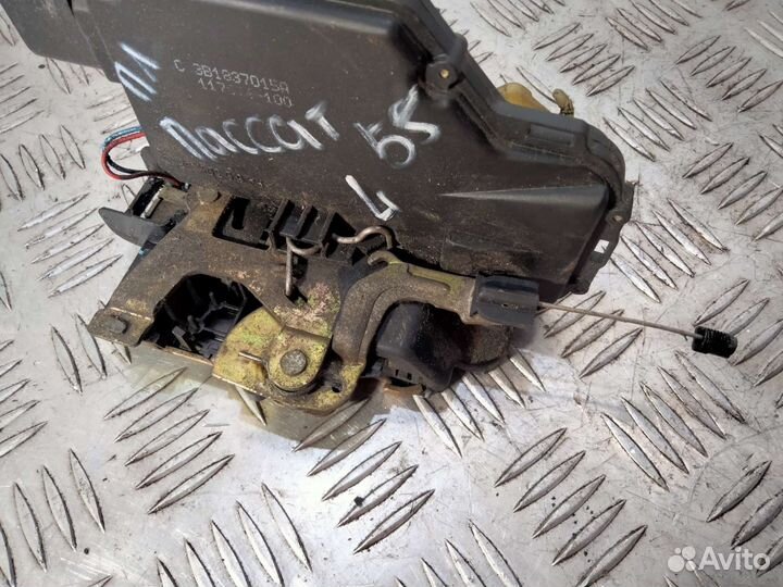 Замок передний левой двери Passat B5