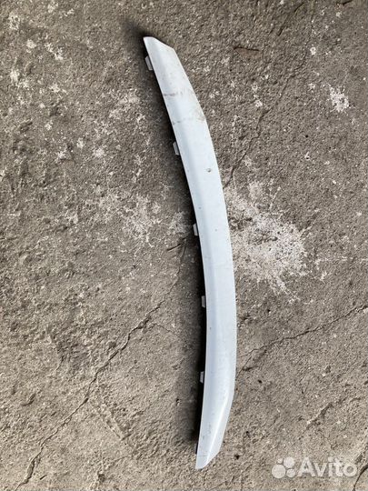 Накладку на решетку радиатора Sandero