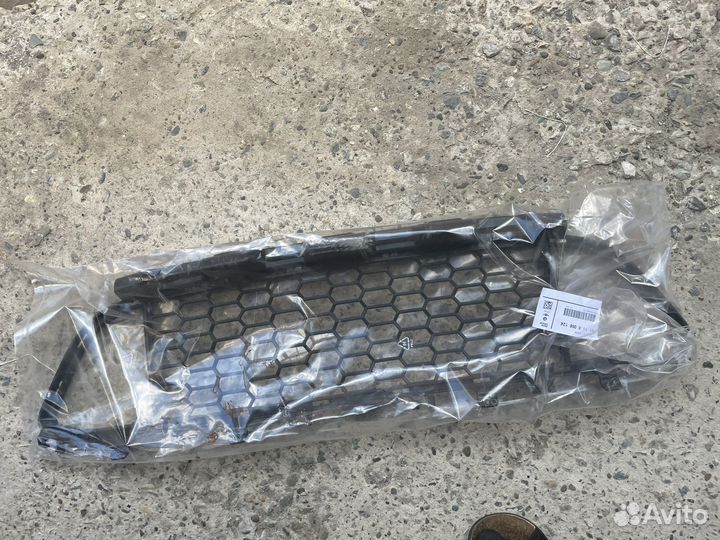 BMW F30 F31 Решетка нижняя средняя M - пакет