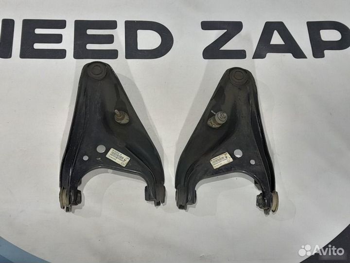 Нижние рычаги переднее Renault Sandero Stepway 2