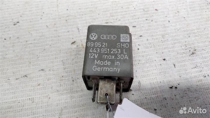 Реле 215 топливного насоса Audi 80 B3 86-91г