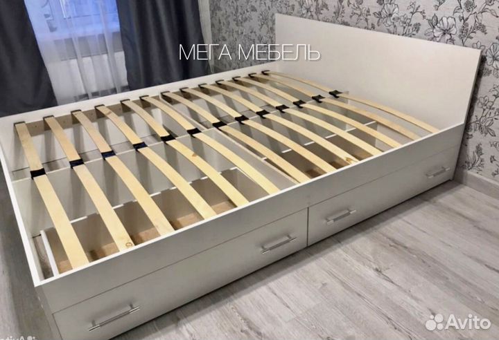 Кровать