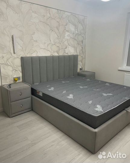 Белая кровать