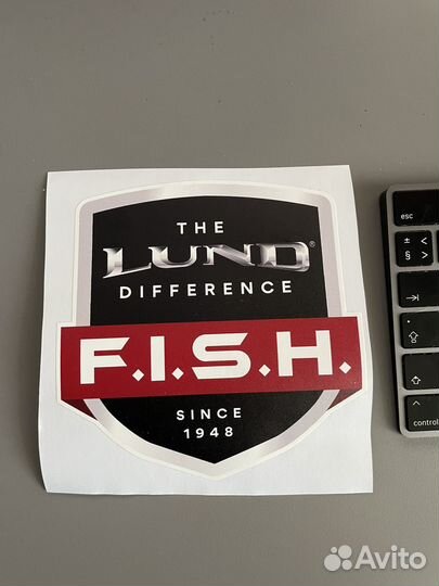 Наклейка на лодку Lund