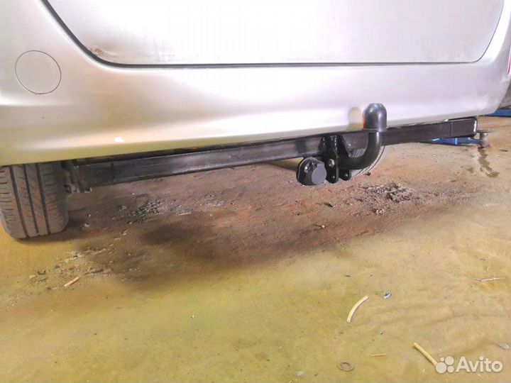 Фаркоп установка тсу Toyota Voxy R80, 2014-2017 Ha