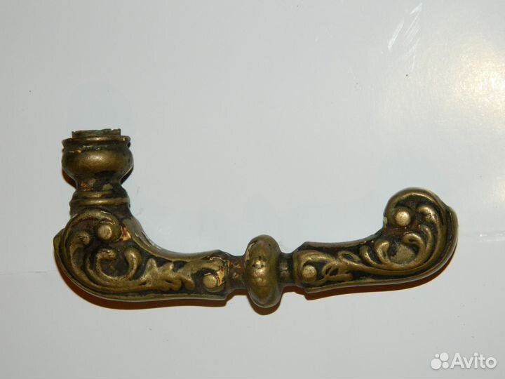 Старинная бронзовая дверная ручка