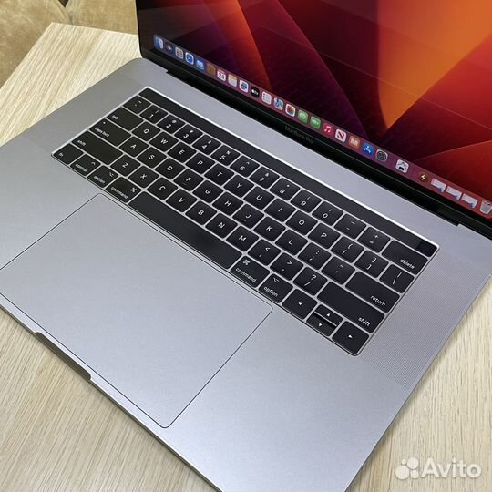 MacBook Pro 15 2017 i7/16/256 (62 цикла)