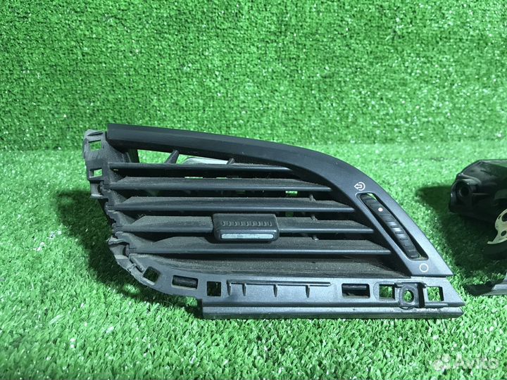 Дефлектор торпедо peugeot 207