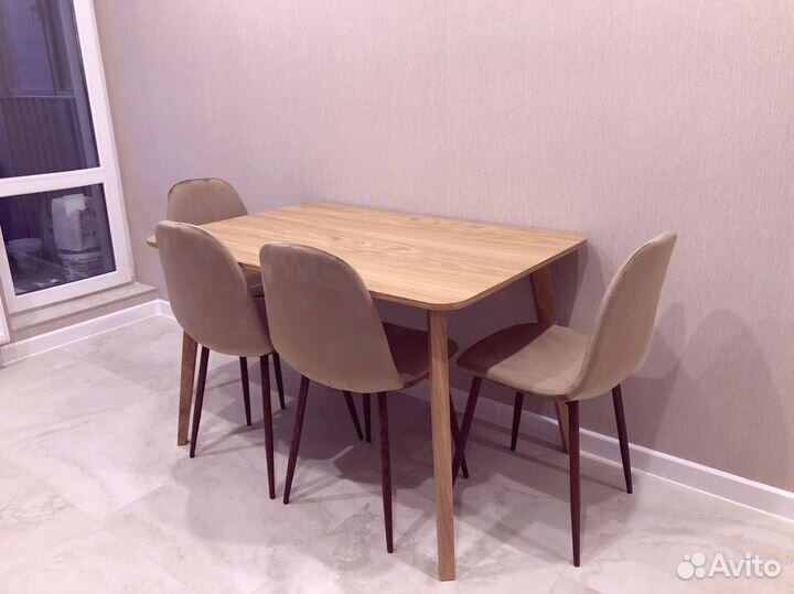 Кухонный стол из натуральной древесины