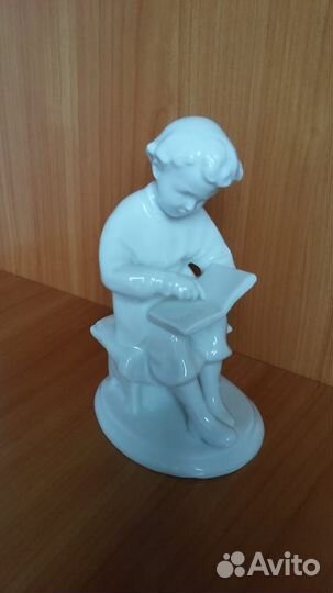 СССР 1960е Юный Ленин с книгой статуэтка фарфор