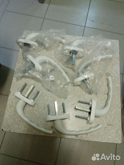 Ручка оконная с замком