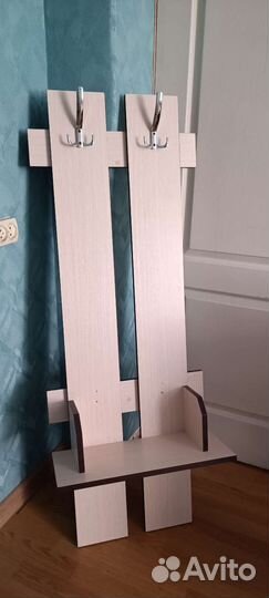 Вешалка и тумбочка