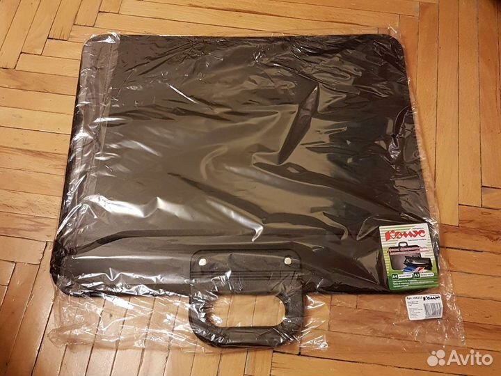 Табличка, ежедневник, папка-портфель, калькулятор