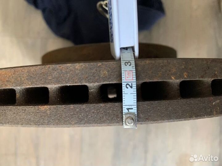 Тормозной диск передний Volkswagen Touareg 1 2.5D