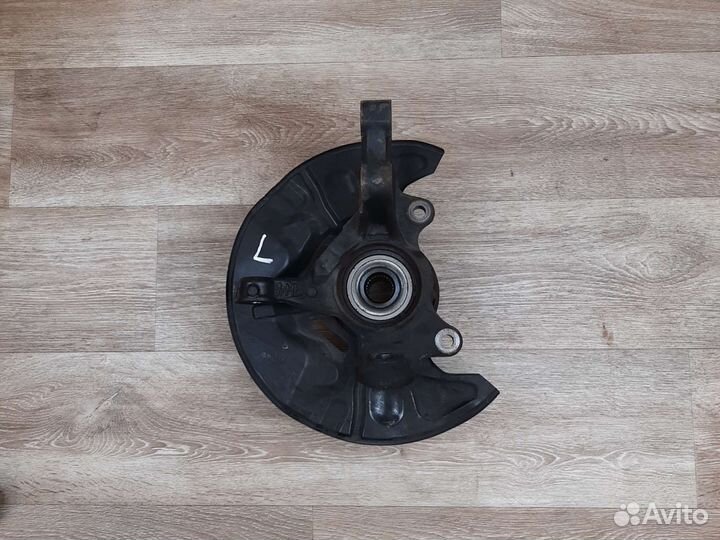 Ступица Toyota Avensis передняя левая 204295