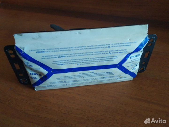 Подушка безопасности пассажирская (в торпедо)