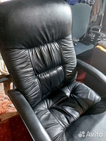 Офисное кожаное кресло