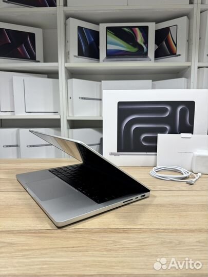 MacBook Pro 14 M3 Pro 18gb 512gb Silver новый