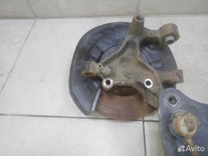 Кулак поворотный задний правый Volkswagen Jetta 5