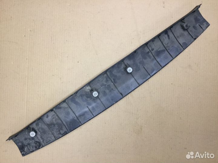 Обшивка двери багажника Митсубиси Аутлендер XL