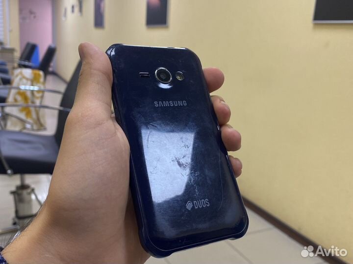 Телефон Samsung j1 ace