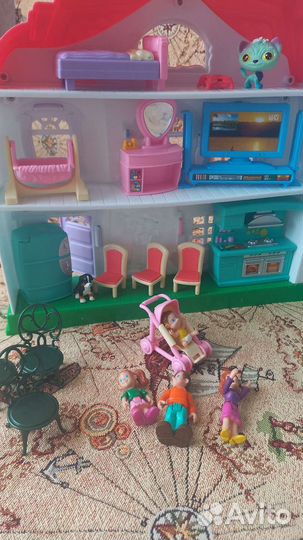 Домик кукольный с мебелью и семьей