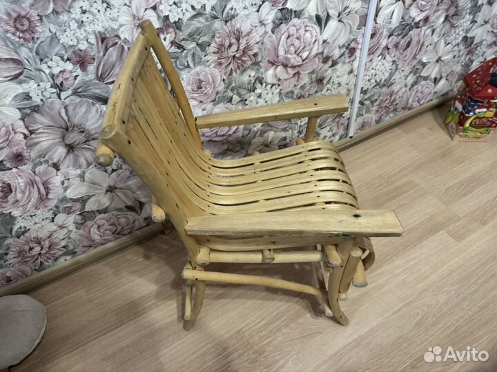 Деревянный стул для ребенка