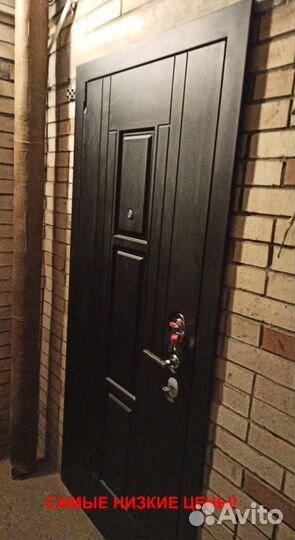 Качественная дверь входная с зеркалом с бесплатной