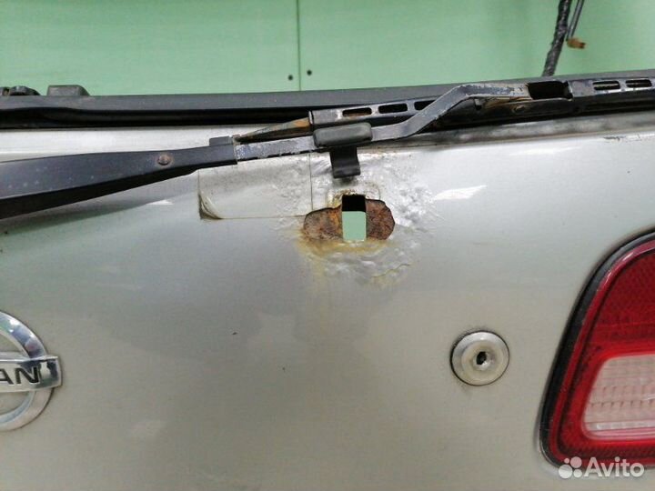 Крышка багажника задняя Nissan Liberty