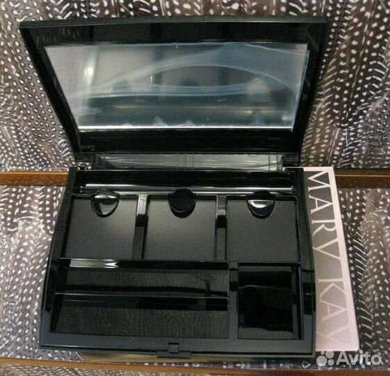 Футляры для косметики