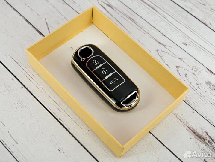 Чехол для ключа Mazda 2013-2018 с кнопкой багажник