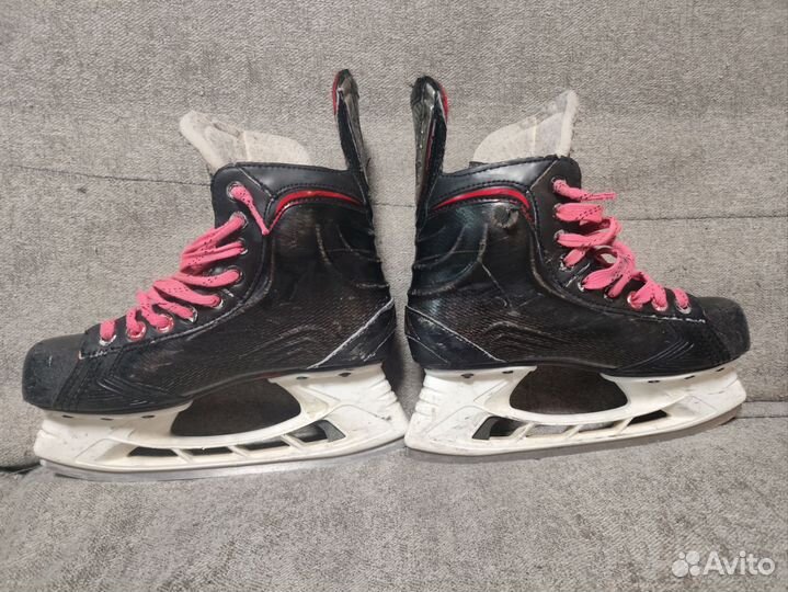 Коньки хоккейные, щитки