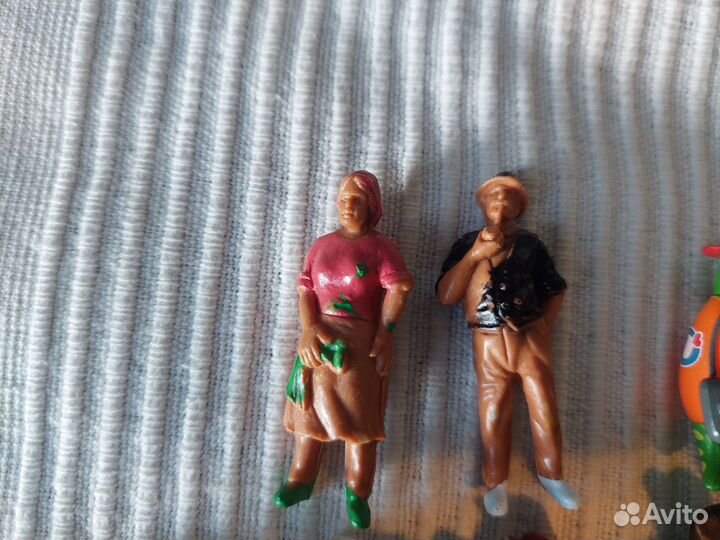 Игрушки из киндера пакетом