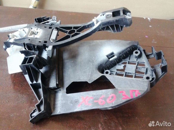Кронштейн замка задний на Volvo Xc60