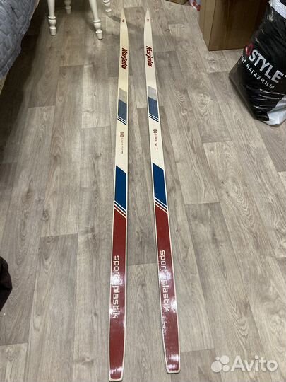 Лыжи 180 см новые