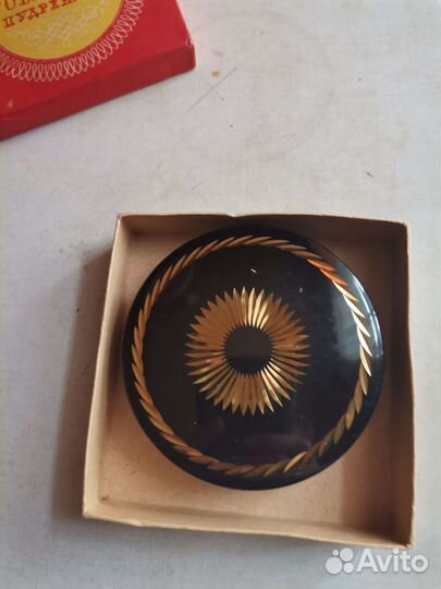 Пудреница ленэмальер СССР новая