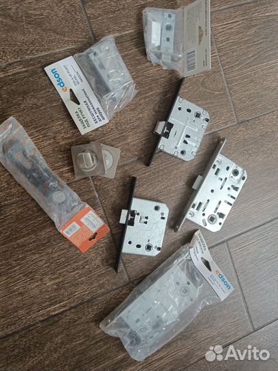 Замок дверной